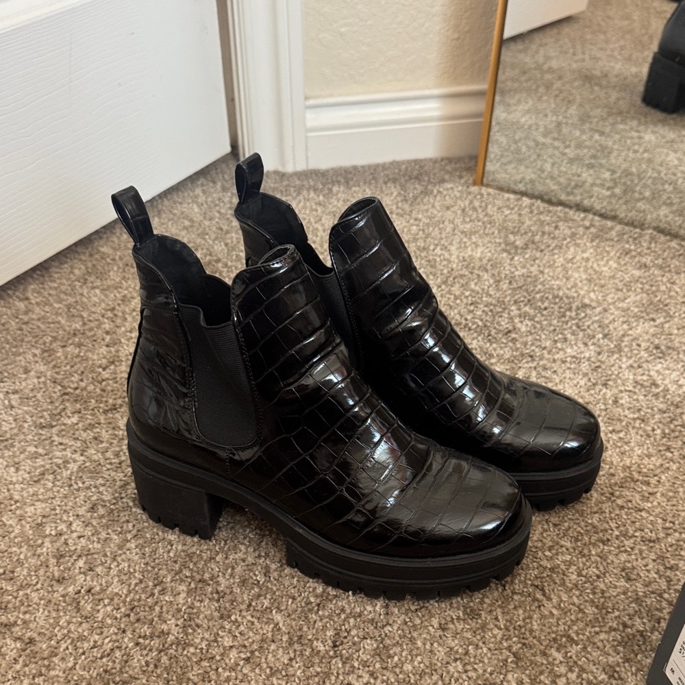 Black Croc-Embossed Women's Ankle Boots